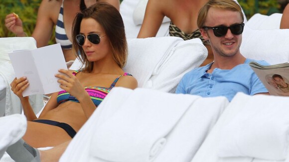 Tom Felton et sa sublime girlfriend Jade Olivia : Farniente à la plage...
