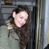 Katie Holmes signe des autographes à Broadway (New York), le 29 décembre 2012.