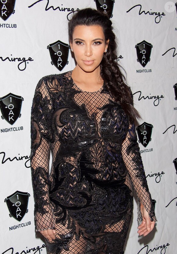 Kim Kardashian, enceinte, fête le Nouvel An à la boîte de nuit 1 OAK au Mirage à Las Vegas, le 31 décembre 2012.
