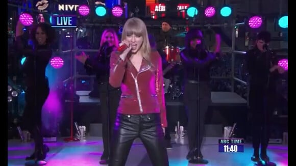 Taylor Swift offre un vrai spectacle à Times Square avec PSY et Carly Rae Jepsen