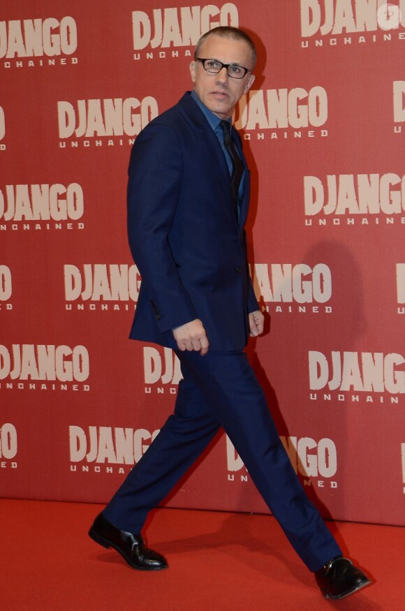Christoph Waltz joue devant les photographes à la première du film Django Unchained à Rome, le 4 janvier 2013.