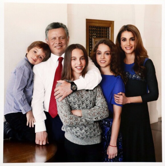 Le roi Abdullah II de Jordanie et la reine Rania avec leurs Hashem, Salma, et Iman photographiés pour les voeux du Nouvel An 2013. 