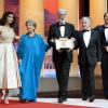 Audrey Tautou et Adrien Brody ont remis la Palme d'Or au film Amour, avec Emmanuelle Riva et Jean-Louis Trintignant sous la direction du cinéaste Michael Haneke, le 27 mai 2012.