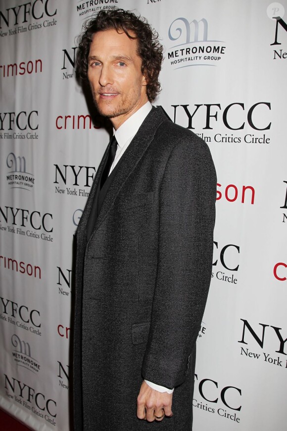 Matthew McConaughey en costume et maigre pour la soirée des New York Film Critics Circle Awards, le 7 janvier 2013.