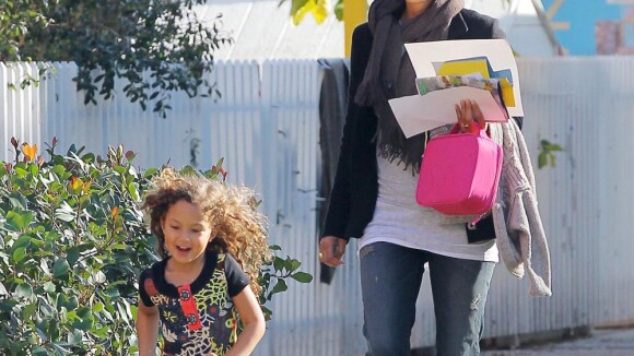Halle Berry avec son adorable fille, Nahla, sur le chemin de l'école
