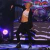 Gwen Stefani, sexy et déchaînée avec ses compères du groupe No Doubt, interprète Hella Good dans l'émission Jimmy Kimmel Live!.