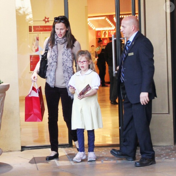 Jennifer Garner et sa fille Violet font du shopping, le 8 janvier 2013 à Los Angeles