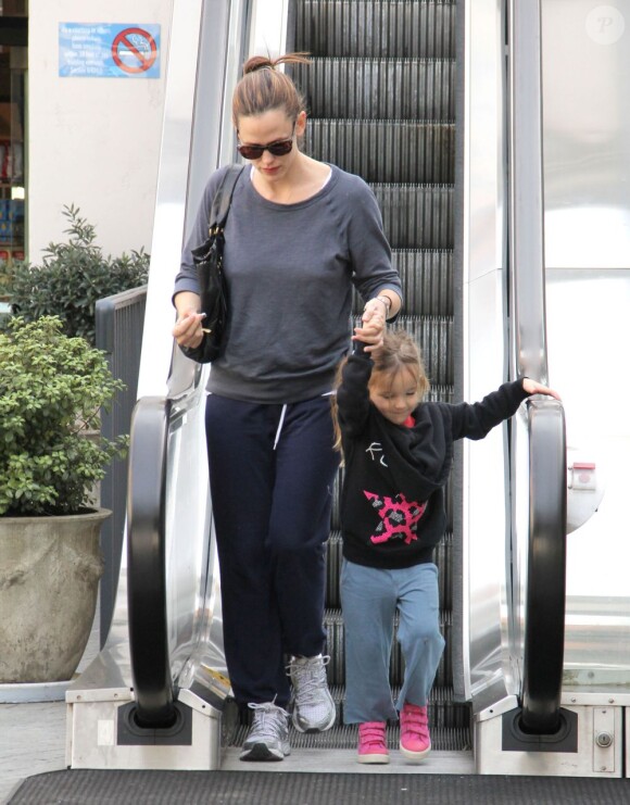 Jennifer Garner et sa fille Seraphina en jogging à Pacific Palisades le 9 janvier 2013