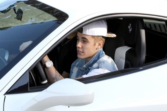 Justin Bieber au volant de sa Ferrari à Los Angeles, le 16 novembre 2012.