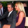 Britney Spears et Jason Trawick à New york le 14 mai 2012. L'ex-fiancé de la chanteuse pose sa main sur sa cuisse car la robe de la chanteuse est un peu courte.