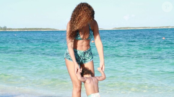 Beyoncé a dévoilé sur Tumblr les premiers pas de sa fille Blue Ivy.