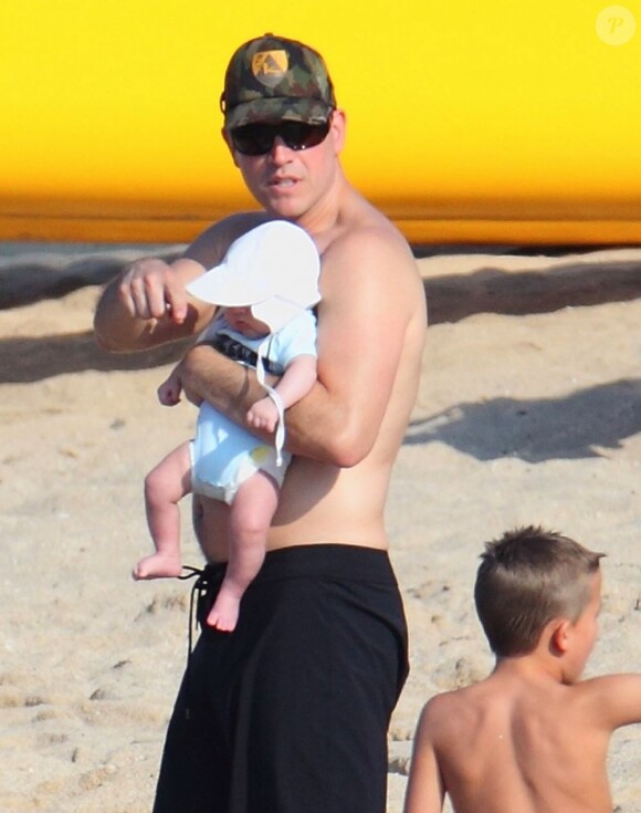 Reese Witherspoon passe le début d'année au soleil à Hawaï avec son mari Jim Toth, leur bébé Tennessee, et les enfants de l'actrice Deacon et Ava. Le 2 janvier 2013.