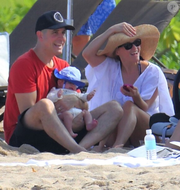 Reese Witherspoon passe le début d'année au soleil à Hawaï avec son mari Jim Toth, leur bébé Tennessee, et les enfants de l'actrice Deacon et Ava. Le 2 janvier 2013.