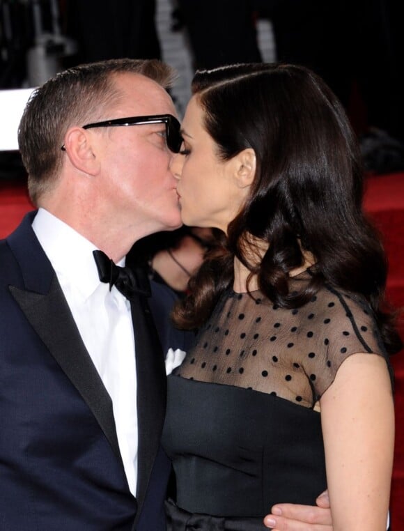Daniel Craig et sa femme Rachel Weisz lors des Golden Globes le 13 janiver 2013 : un baiser comme au cinéma