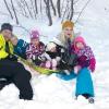 Tori Spelling et Dean McDermott avec leur quatre enfants : Liam, Stella, Hattie et le petit dernier Finn à lake Tahoe, le 5 janvier 2013.