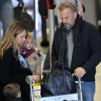 Kevin Costner : L'acteur débarque à Paris avec ses enfants et son épouse !