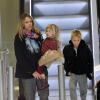Christine Baumgartner et ses enfants Grace Avery et Cayden, arrive à Roissy CDG le 15 janvier 2013.