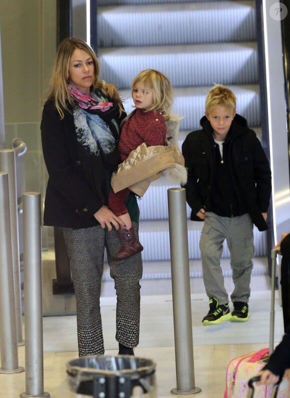 Christine Baumgartner et ses enfants Grace Avery et Cayden, arrive à Roissy CDG le 15 janvier 2013.