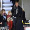 Kevin Costner, sa femme Christine Baumgartner et leurs enfants Grace Avery, Hayes et Cayden, sont à l'aéroport Roissy-Charles-de-Gaulle, le 15 janvier 2013.