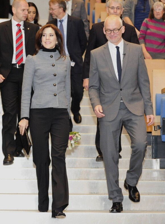 La princesse Mary de Danemark à l'université Syddansk à Odense le 15 janvier 2013 pour célébrer le 60e anniversaire du registre danois des jumeaux, dont elle est officiellement devenue la marraine en décembre 2012.