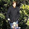 Ewan McGregor se promène avec sa quatrième fille Anouk. Photo prise à Los Angeles, le 16 janvier 2013.