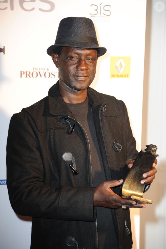 Moussa Touré récompensé pour son film La Pirogue, à la cérémonie des Lumières 2013 à la Gaïté Lyrique, Paris, le 18 janvier 2013.