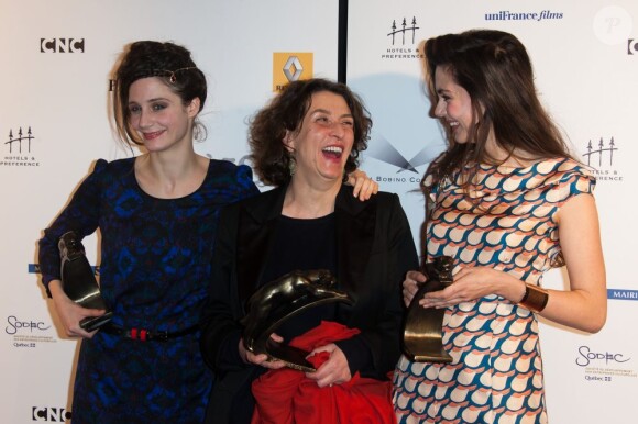 Noémie Lvovsky, Judith Chemla et Julia Faure fêtent leurs récompenses à la cérémonie des Lumières 2013 à la Gaïté Lyrique, Paris, le 18 janvier 2013.