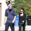 De retour de vacances, Ashton Kutcher et Mila Kunis s'offrent une petite marche dans la simplicité à West Hollywood, le 19 janvier 2013.