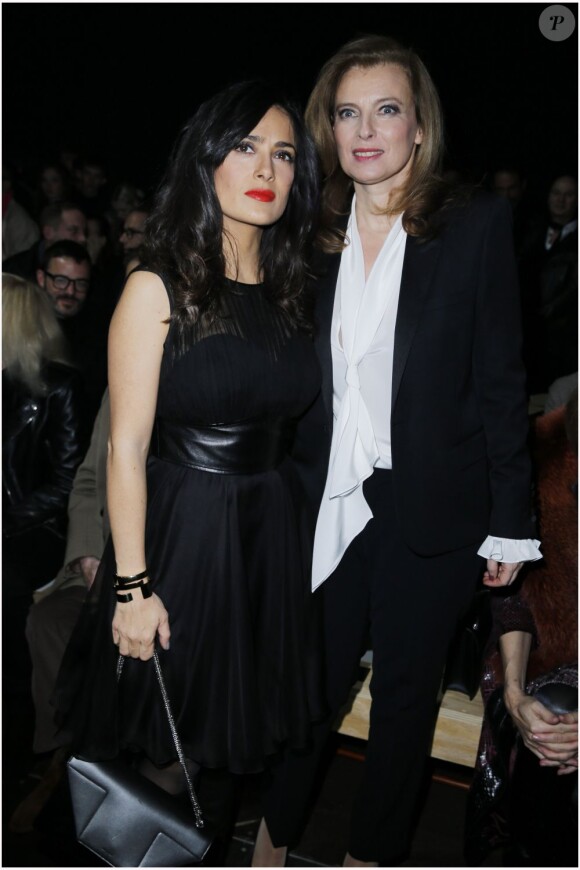 Valérie Trierweiler et Salma Hayek au défilé Yves Saint Laurent à Paris le 20 janvier 2013.