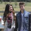 Justin Bieber et Selena Gomez se promènent à Van Nuys, le 30 juin 2012. 