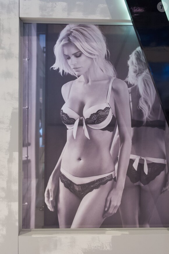 Victoria Silvstedt devient créatrice de lingerie et présente Very Victoria Silvstedt, sa collection élaborée avec la marque Marie Meili, au Salon international de la Lingerie. Paris, le 20 janvier 2013.