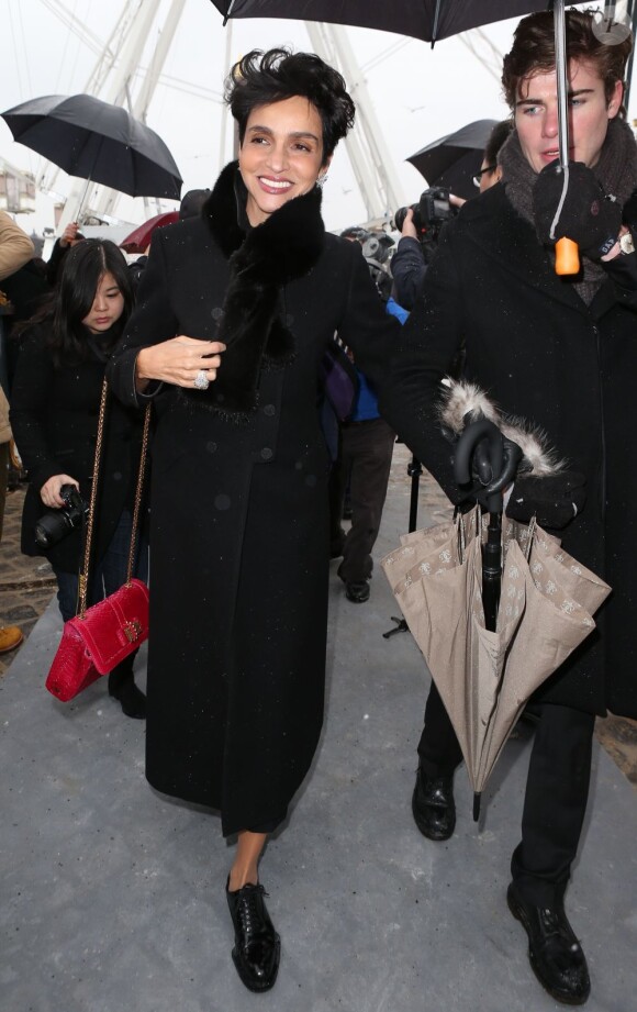 Farida Khelfa arrive au défilé Haute Couture de la maison Dior le 21 janvier 2013