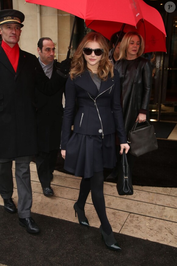 La pétillante Chloë Moretz se rend au défilé Dior Haute Couture à Paris le 21 janvier 2013