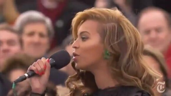 Beyoncé :  Barack Obama ému par la chanteuse interprétant l'hymne national