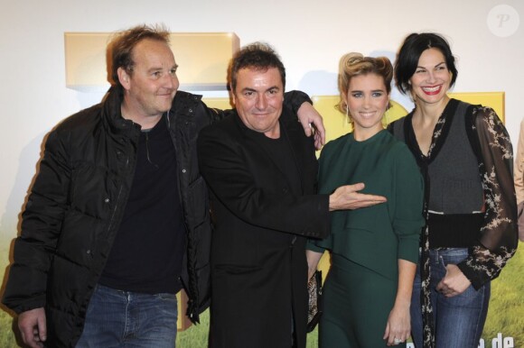 Xavier Beauvois, Fabien Onteniente, Vahina Giocante et Helena Noguerra lors de l'avant-première du film Turf à Paris le 21 janvier 2013