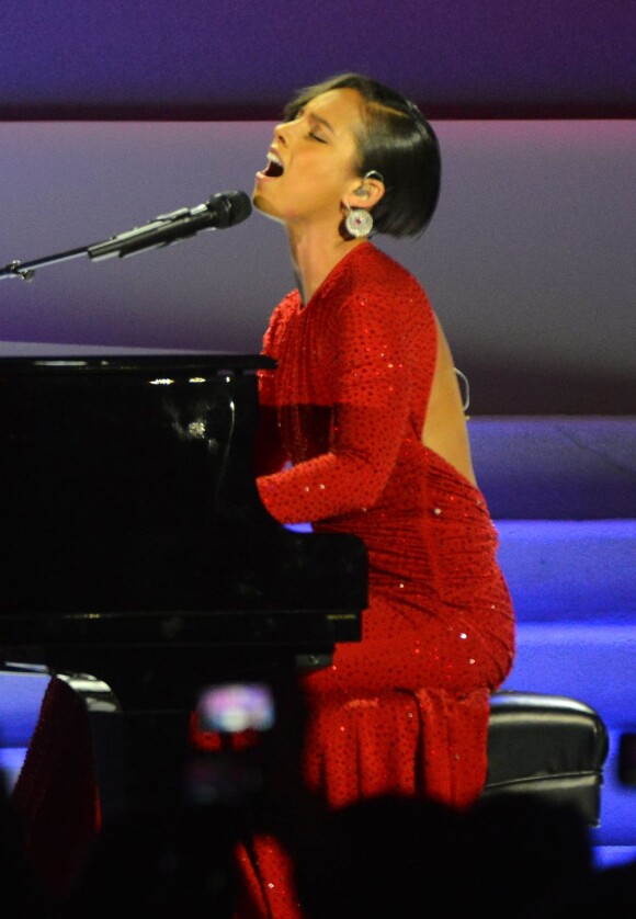 Alicia Keys chante pour Barack Obama lors du bal d'investiture du président le 21 janvier 2013.