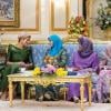 Cérémonie de bienvenue au palais Istana Nurul Iman à Bandar Seri Begawan, à Brunei, en l'honneur de la reine Beatrix des Pays-Bas, du prince Willem-Alexander et de la princesse Maxima, le 21 janvier 2013, en présence du sultan Haji Hassanal Bolkiah et de son épouse Pengiran Anak Saleha, dans le cadre d'une visite officielle de deux jours.