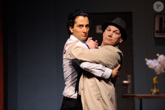 Darius Kehtari et Michel Tavernier lors de la première de Brigitte, directeur d'agence, au Vingtième Théâtre à Paris, le 16 janvier 2013.