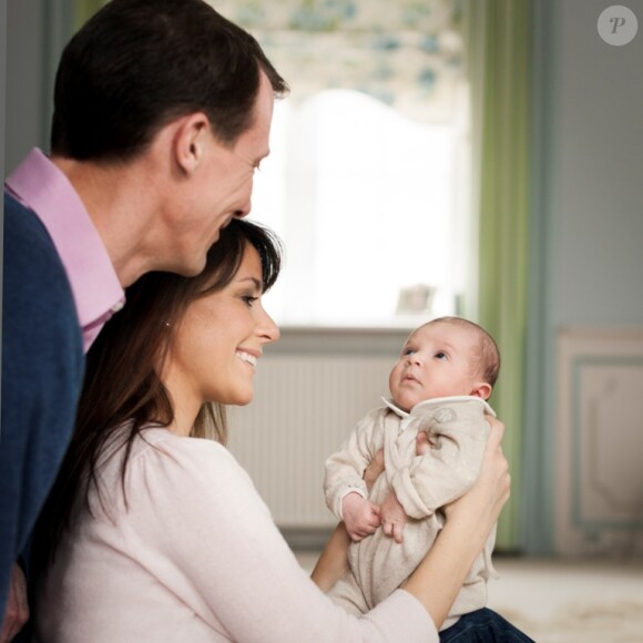 La princesse Athena de Danemark, premiers portraits officiels, révélés en mars 2012, deux mois après sa naissance.