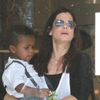 Sandra Bullock : Maman célibataire en virée shopping avec son adorable Louis