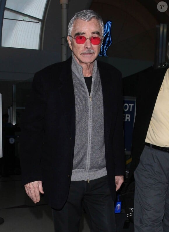 Burt Reynolds à l'aéroport de Los Angeles le 27 juin 2012.