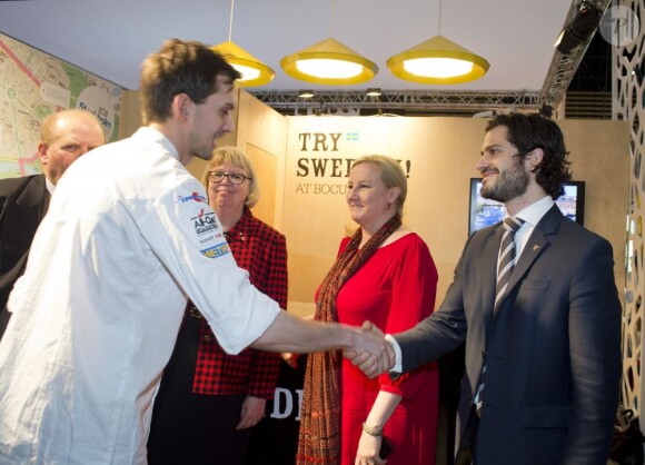 Exclusif - Le prince Carl Philip de Suède et le chef suédois Adam Dahlberg sur le stand Try Swedish au Salon international de la restauration et de l'hôtellerie (Sirha) à Lyon.