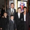 David et Victoria Beckham et leurs enfants Romeo, Cruz et Brooklyn au Piccadilly Theatre de Londres le 11 décembre 2012