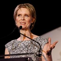 Cynthia Nixon et Caroline Kennedy en gare avec la mémoire de Jackie Kennedy