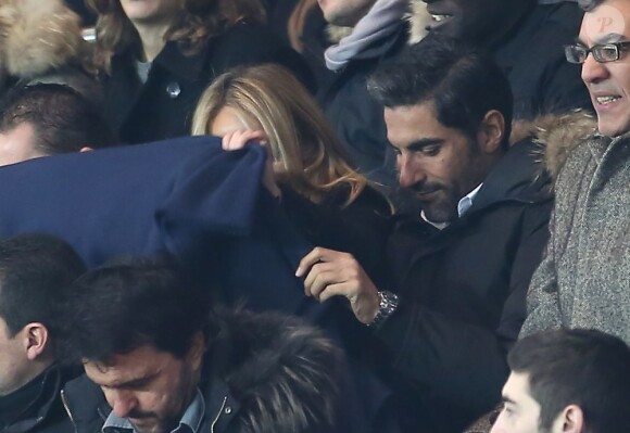 Cécile de Ménibus et Ary Abittan lors du match entre le Paris Saint-Germain et Toulouse le 23 janvier 2013 à Paris