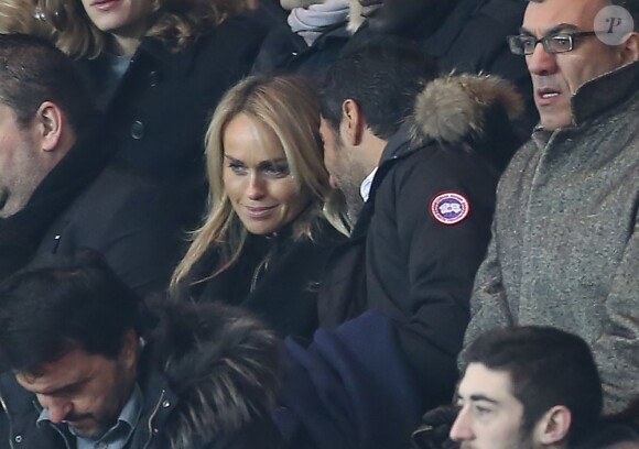Cécile de Ménibus et Ary Abittan lors du match entre le Paris Saint-Germain et Toulouse le 23 janvier 2013 à Paris