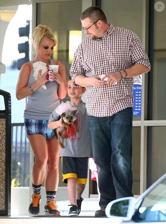 Britney Spears avec ses fils dans les rues de Los Angeles, le 3 fevrier 2013.