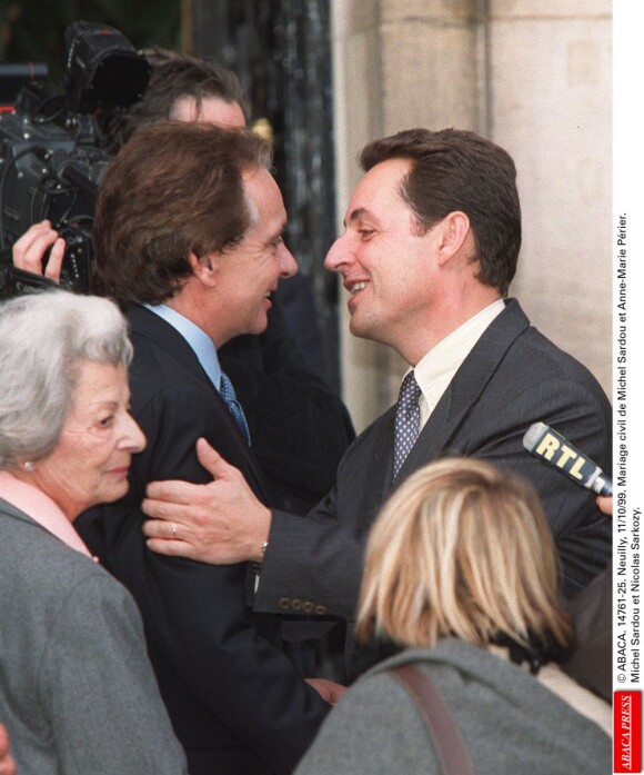 Nicolas Sarkozy et Michel Sardou lors de son mariage civil avec Anne-Marie Périer le 22 octobre 2007 à Neuilly-sur-Seine.