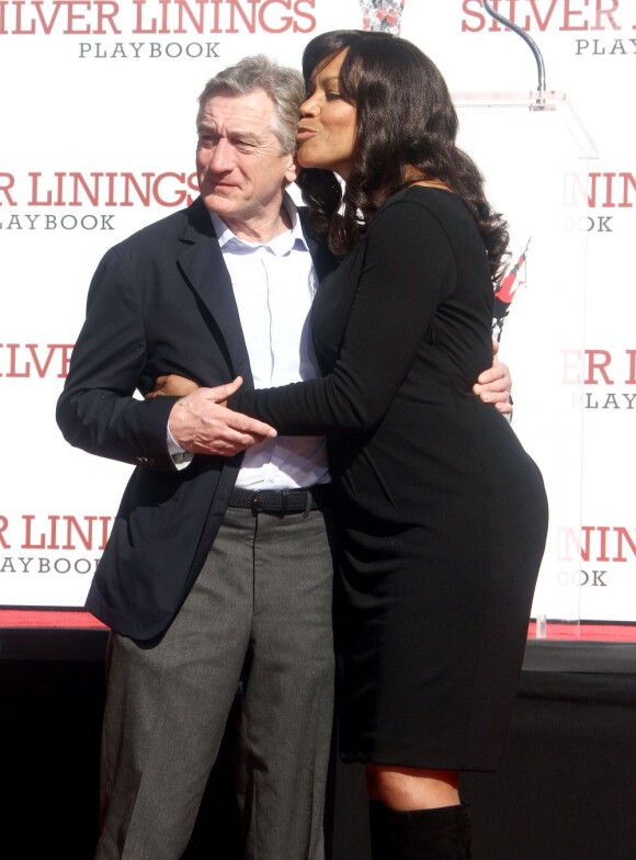 Robert De Niro accompagné de sa femme Grace Hightower après avoir laissé ses empreintes au Chinese Theater d'Hollywood, le 4 février 2013.