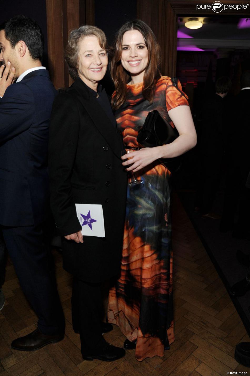 Charlotte Rampling et Hayley Atwell lors des London Evening Standard British Film Awards dans la capitale britannique le 4 février 2013